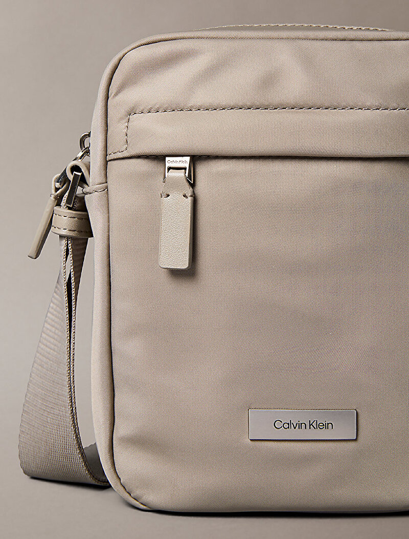 Calvin Klein Bej Renkli Erkek Sleek Reporter Çanta