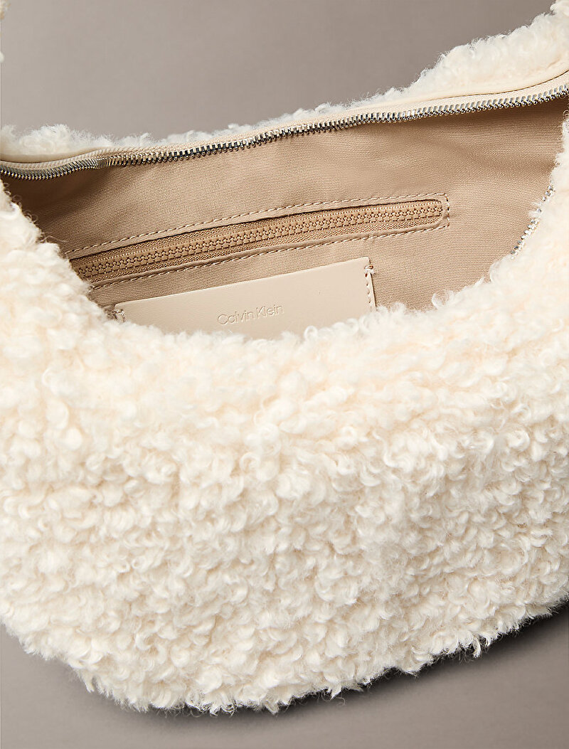 Calvin Klein Beyaz Renkli Kadın Sherpa Zip Puller Çapraz Çanta