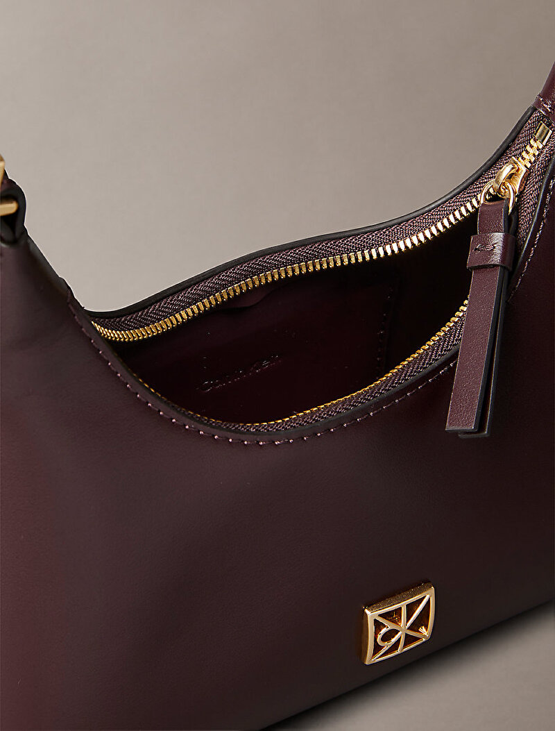 Calvin Klein Kırmızı Renkli Kadın Emblem Omuz Çantası