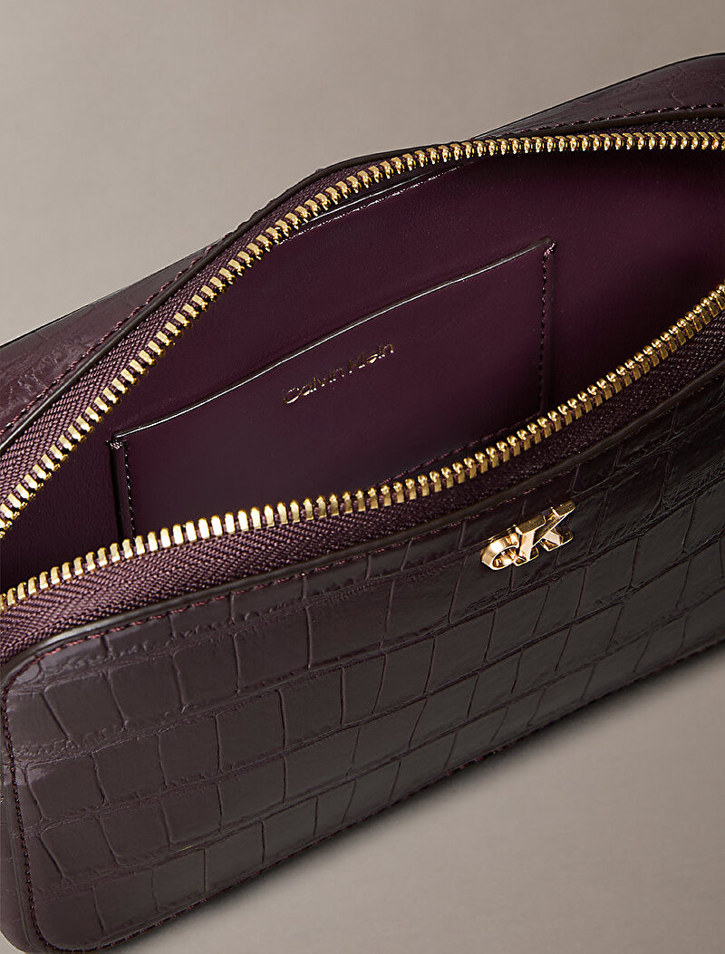 Calvin Klein Kırmızı Renkli Kadın CK Croc Camera Çanta