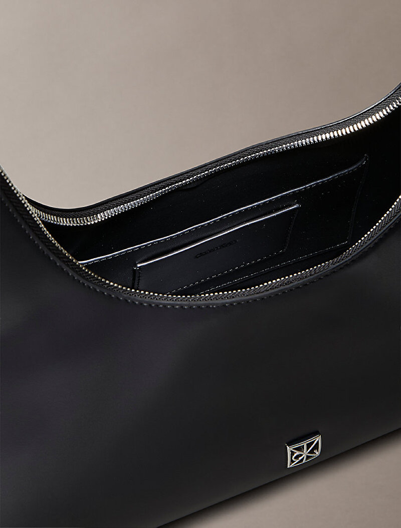 Calvin Klein Siyah Renkli Kadın Emblem Omuz Çantası