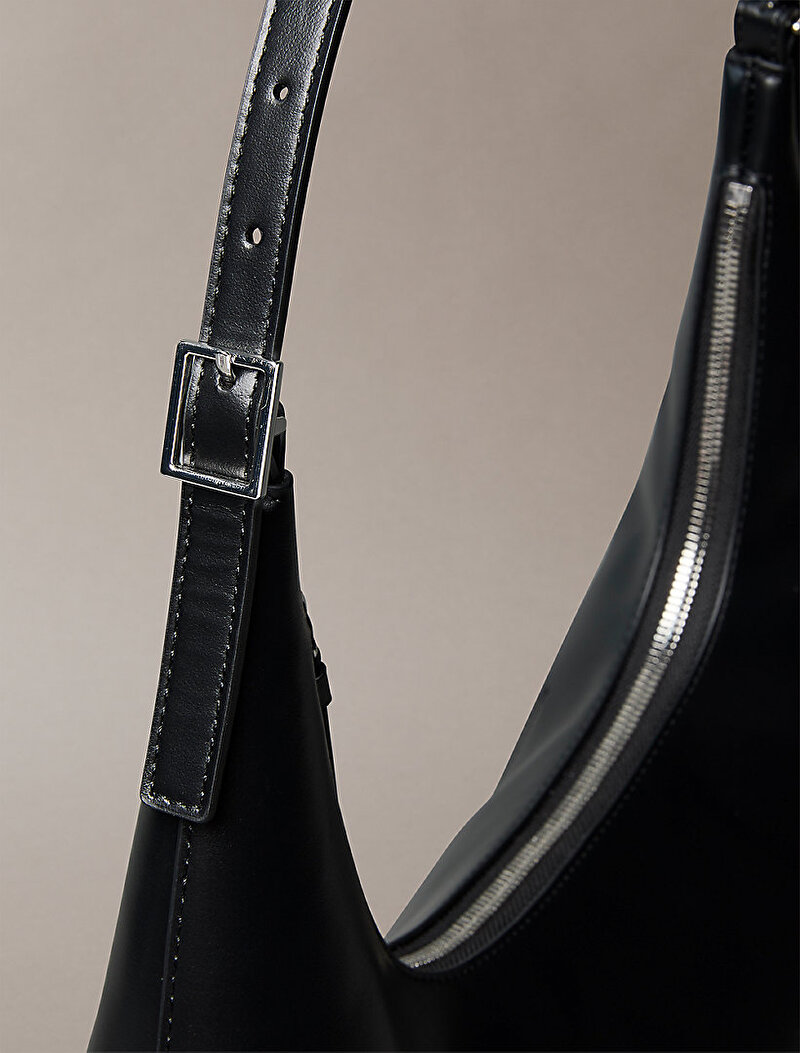 Calvin Klein Siyah Renkli Kadın Emblem Omuz Çantası