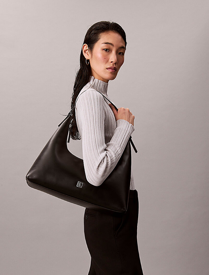 Calvin Klein Siyah Renkli Kadın Emblem Omuz Çantası