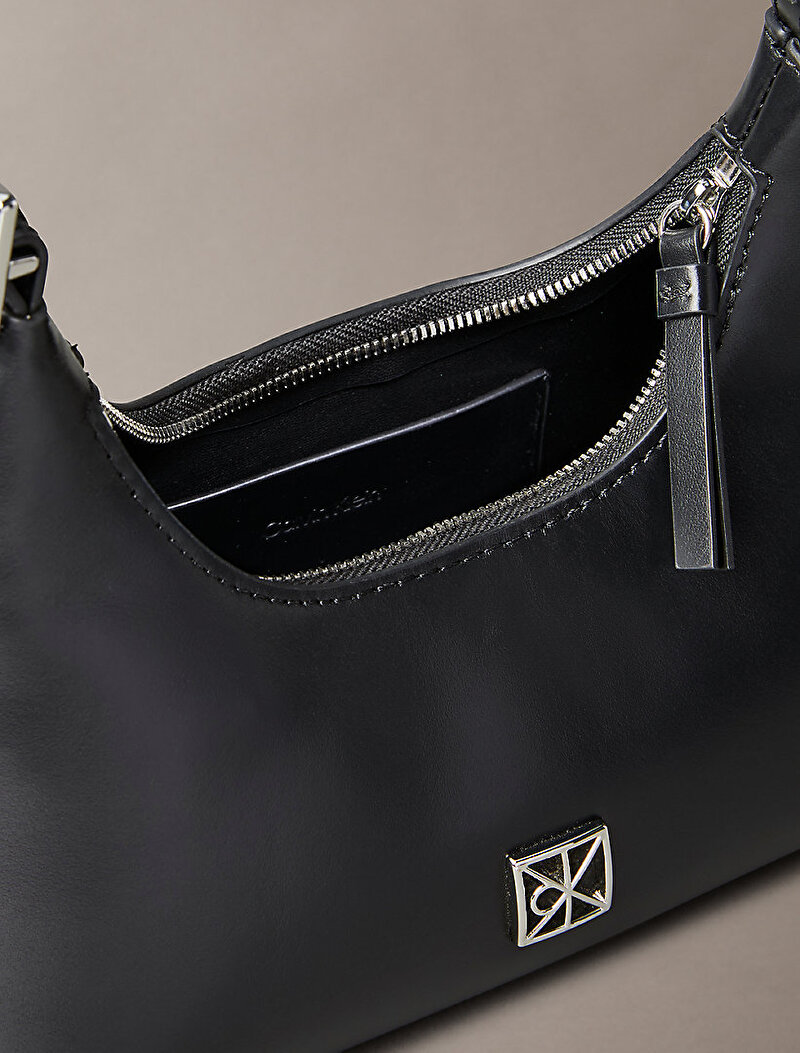 Calvin Klein Siyah Renkli Kadın Emblem Omuz Çantası