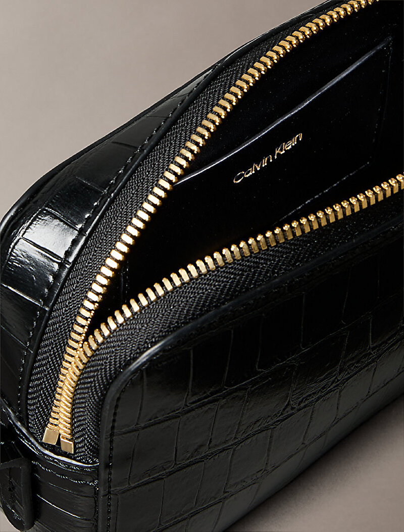 Calvin Klein Siyah Renkli Kadın CK Croc Camera Çanta