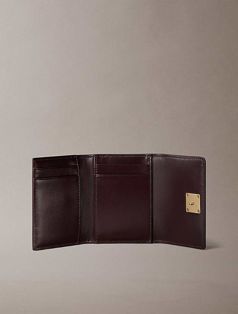 Calvin Klein Kırmızı Renkli Kadın Eemblem Medium Cüzdan