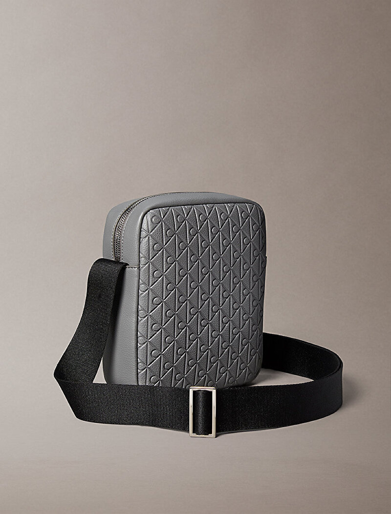 Calvin Klein Gri Renkli Erkek Embossed Woven Reporter Çanta