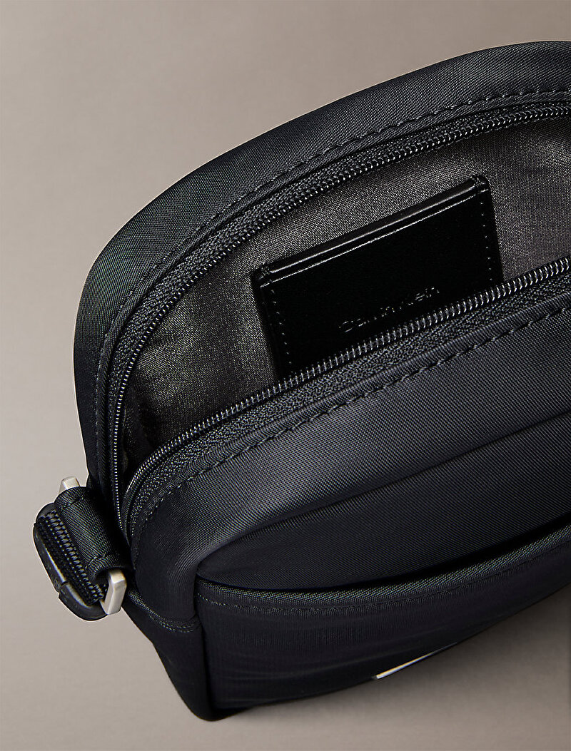 Calvin Klein Siyah Renkli Erkek Sleek Slim Çapraz Çanta