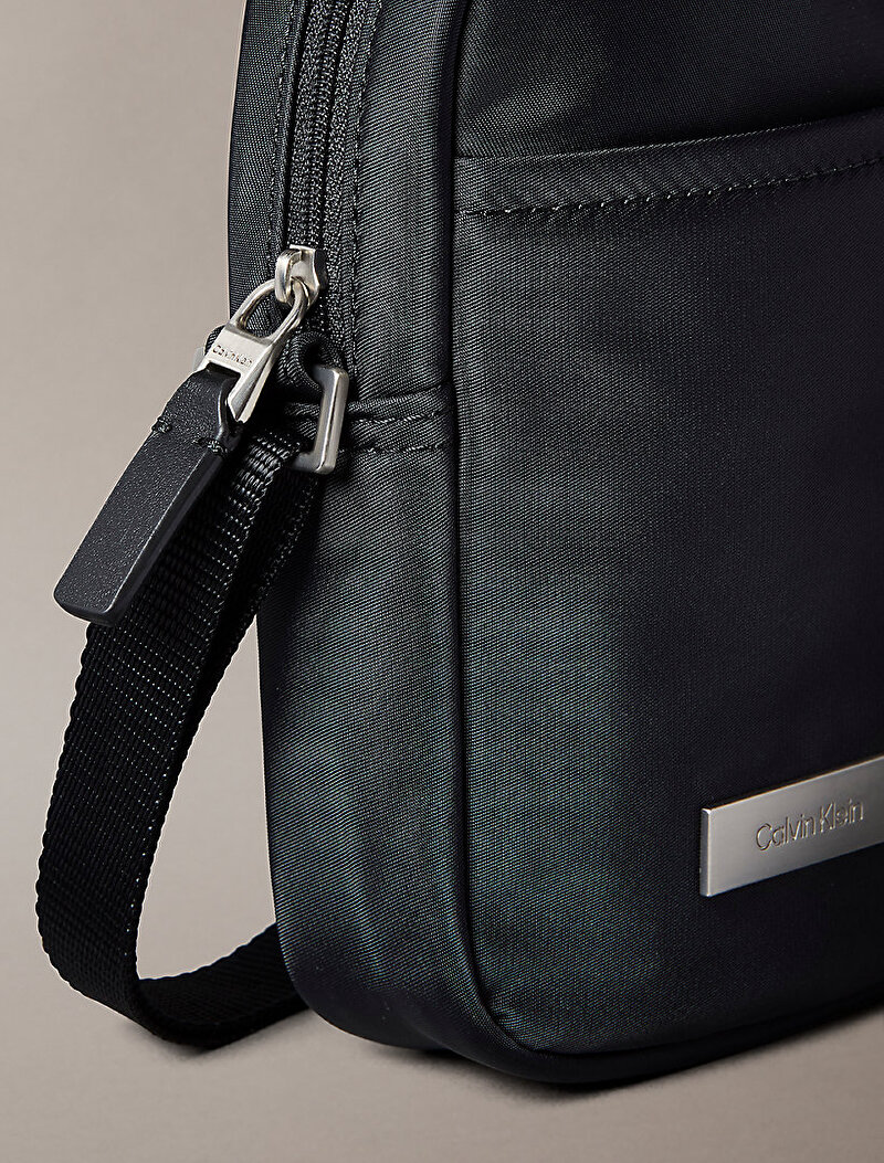 Calvin Klein Siyah Renkli Erkek Sleek Slim Çapraz Çanta