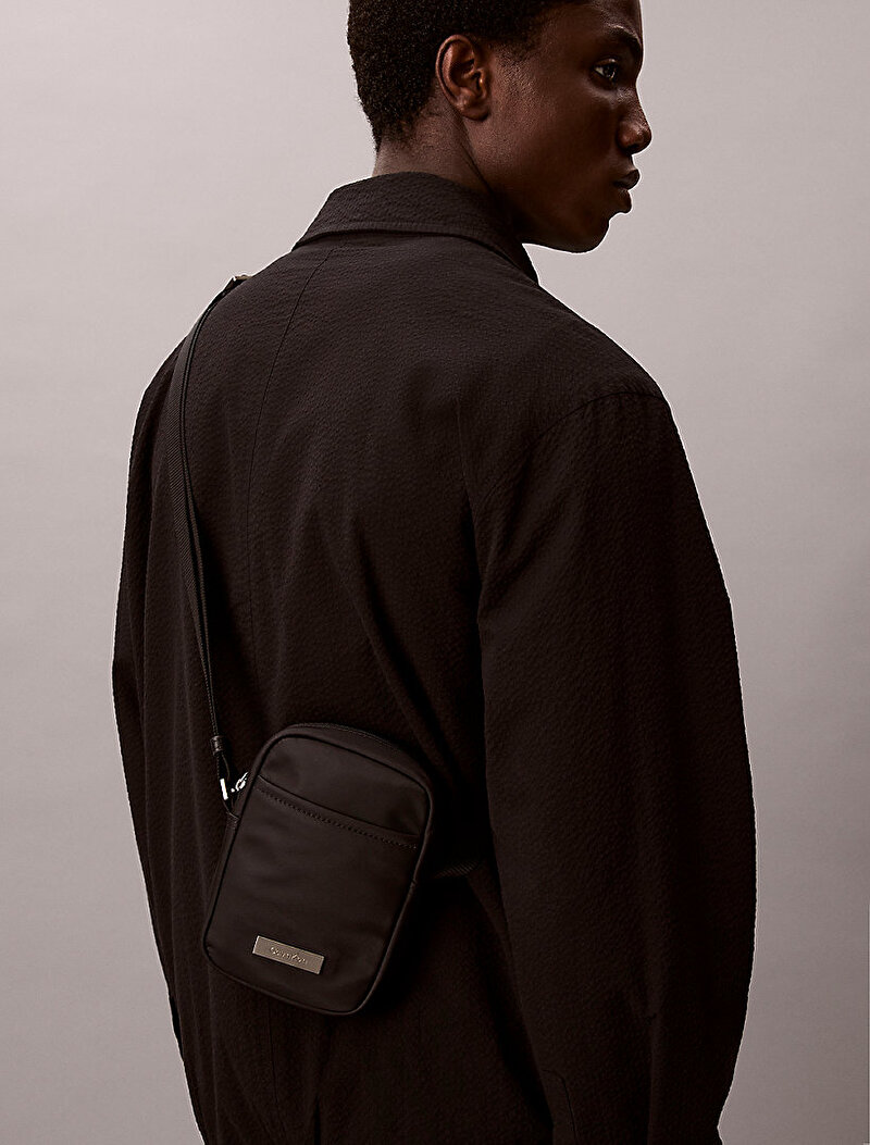Calvin Klein Siyah Renkli Erkek Sleek Slim Çapraz Çanta