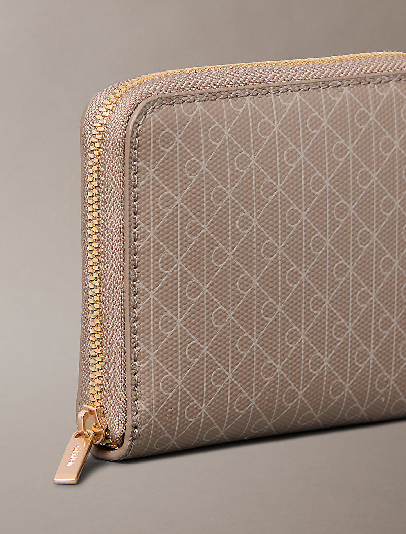 Calvin Klein Bej Renkli Kadın Emblem Square Cüzdan