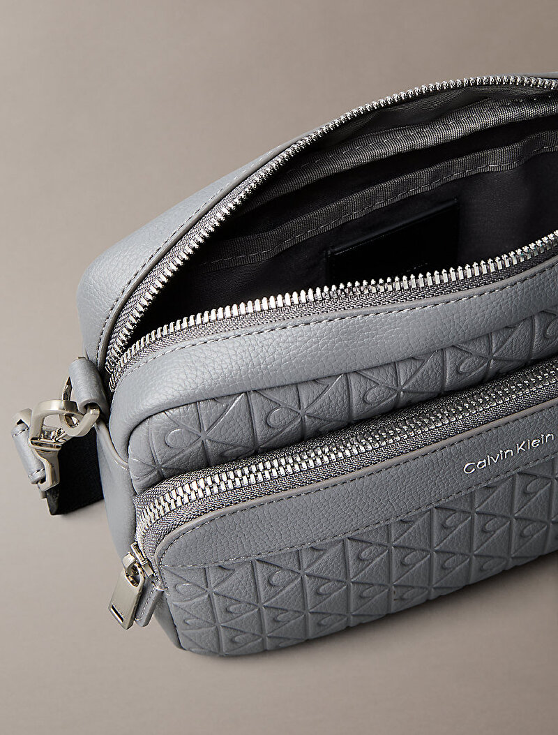 Calvin Klein Gri Renkli Erkek Emblem Çapraz Çanta