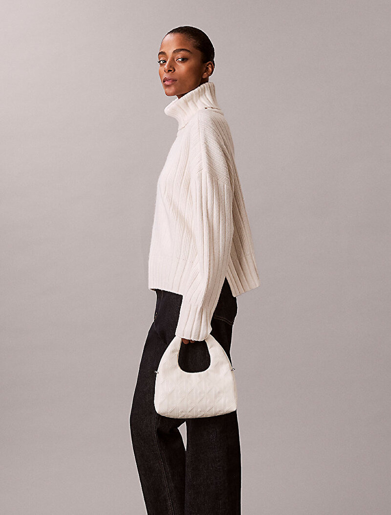 Calvin Klein Beyaz Renkli Kadın Emblem Puffer Çapraz Çanta