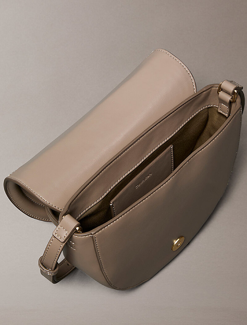 Calvin Klein Bej Renkli Kadın Bold Ck Saddle Çapraz Çanta