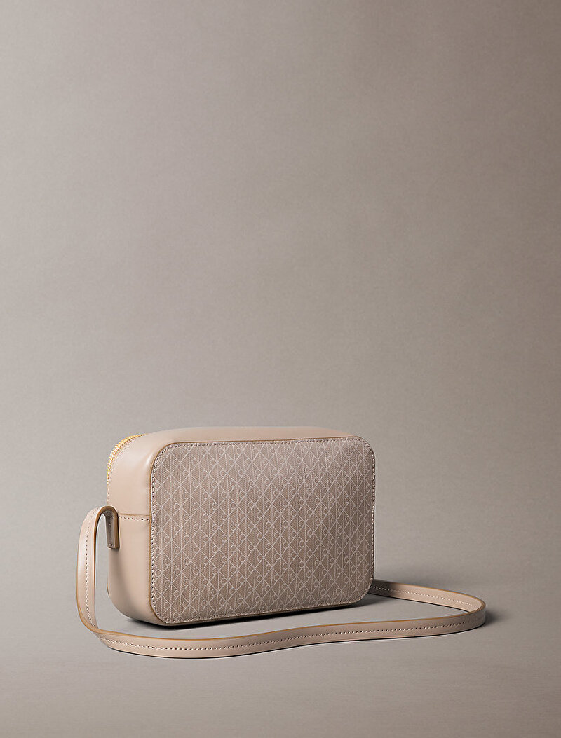 Calvin Klein Bej Renkli Kadın Emblem Elongated Çapraz Çanta