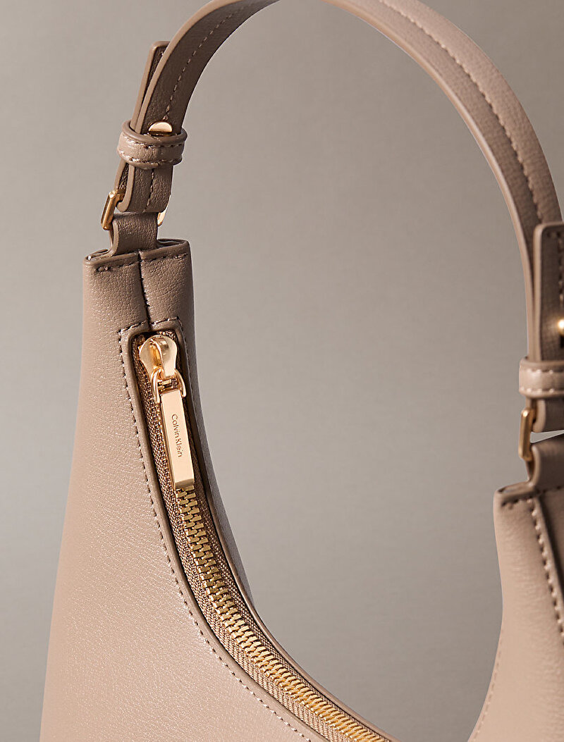 Calvin Klein Bej Renkli Kadın Foil Logo Omuz Çantası