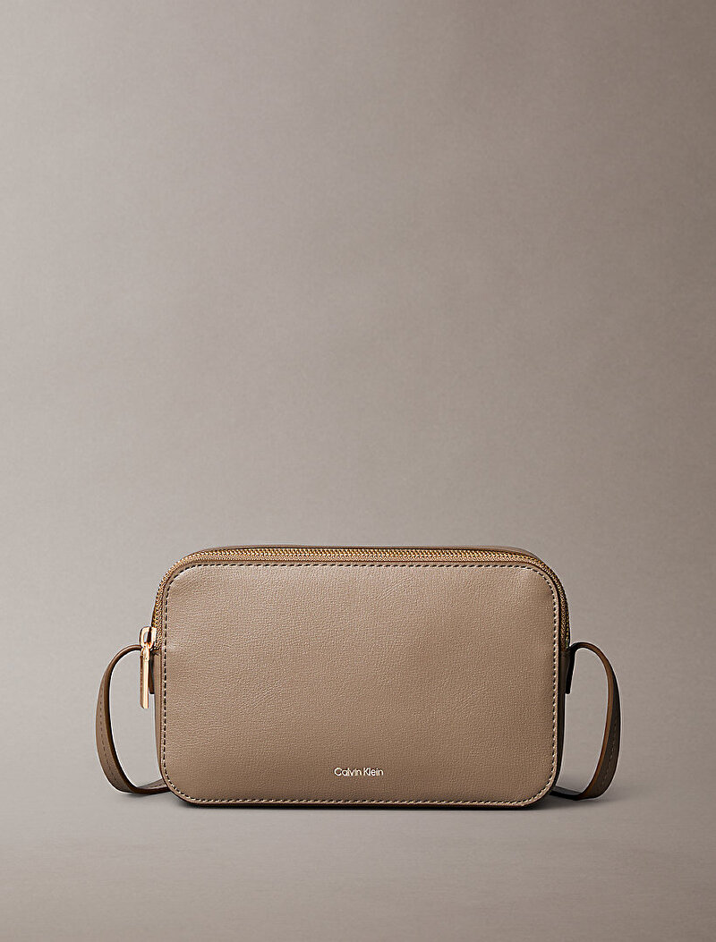 Calvin Klein Bej Renkli Kadın Foil Logo Elongated Çapraz Çanta