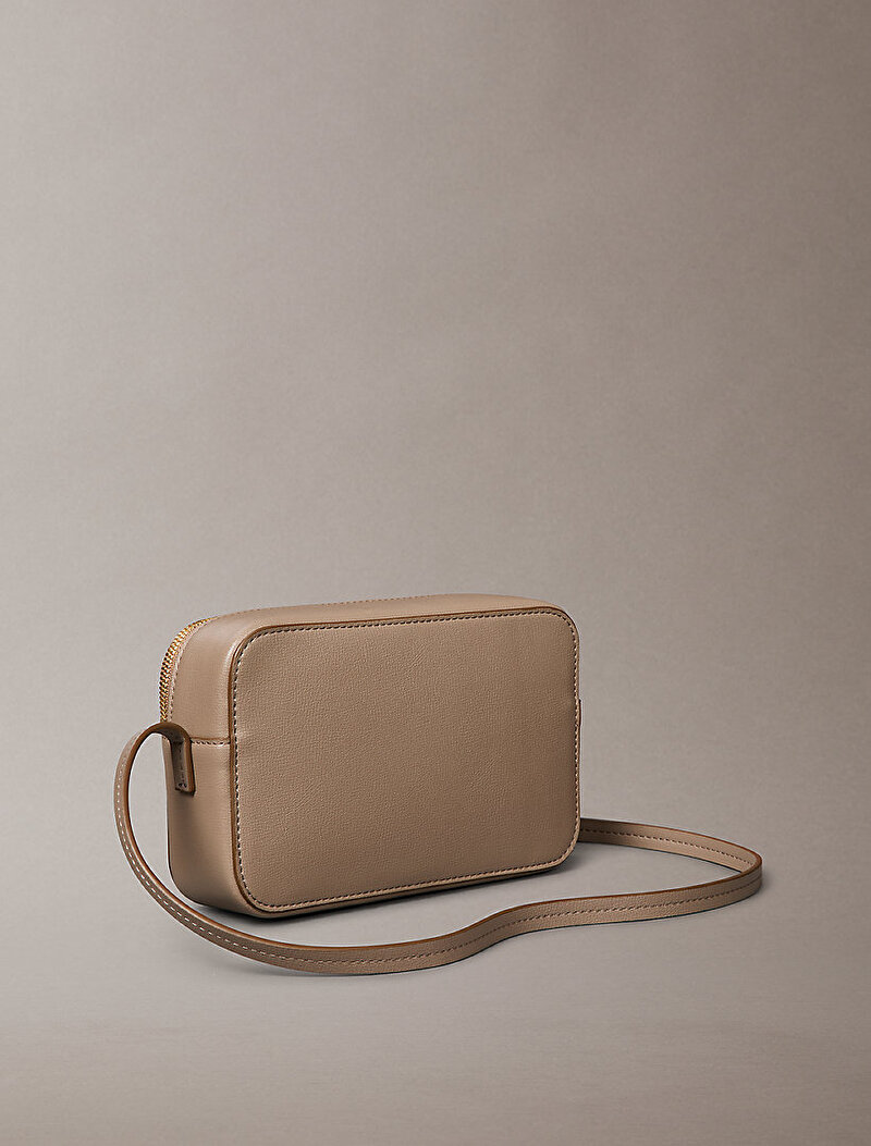 Calvin Klein Bej Renkli Kadın Foil Logo Elongated Çapraz Çanta