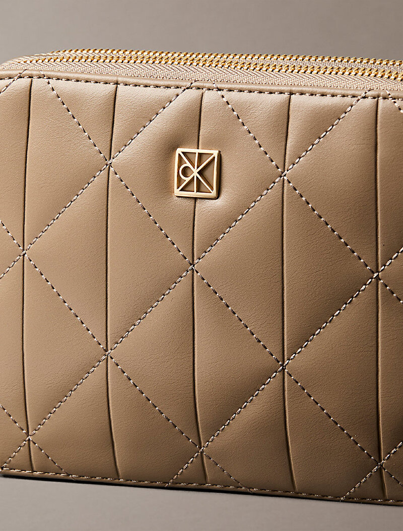 Calvin Klein Bej Renkli Kadın Quilted Camera Çantası