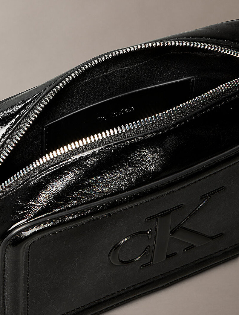 Calvin Klein Siyah Renkli Kadın Bold Ck Metallic Camera Çantası