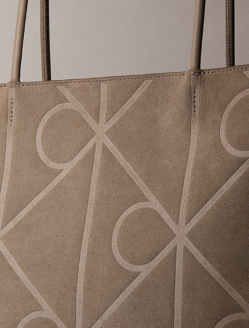 Calvin Klein Bej Renkli Kadın Emblem Embossed Tote Çanta