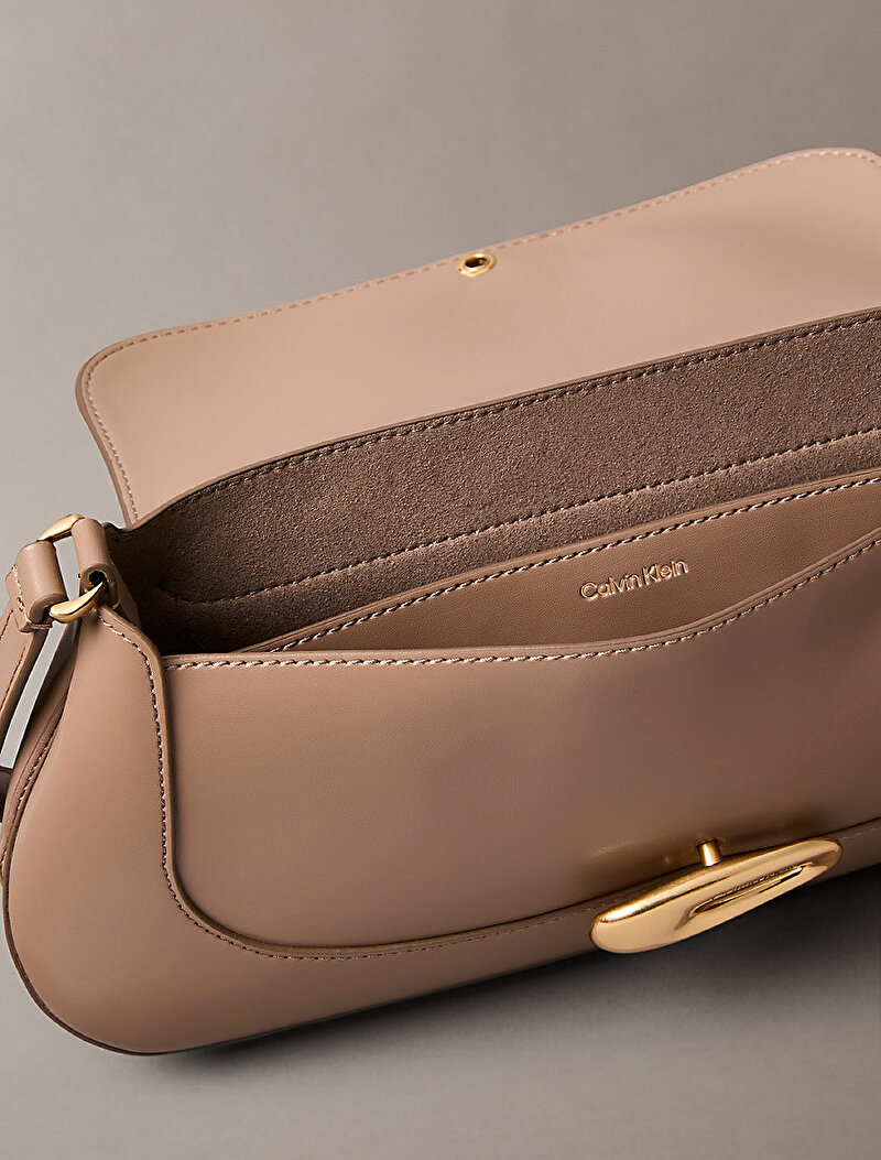 Calvin Klein Bej Renkli Kadın Hardware Brushed Omuz Çantası
