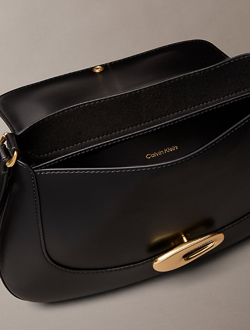 Calvin Klein Siyah Renkli Kadın Hardware Flap Medium Çapraz Çanta