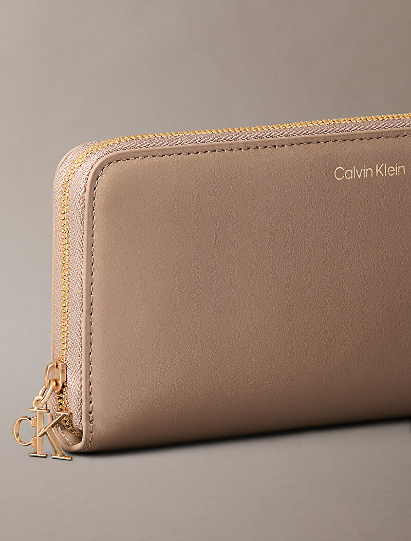 Calvin Klein Bej Renkli Kadın CK Large Zip Around Cüzdan