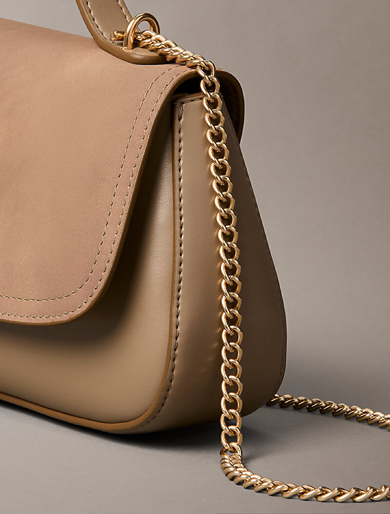 Calvin Klein Bej Renkli Kadın CK Brushed Flap Çapraz Çanta