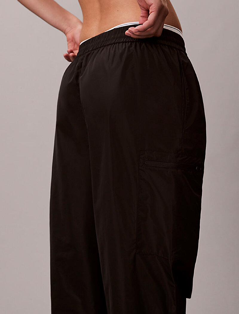 Calvin Klein Siyah Renkli Kadın Tech Zipper Pantolon
