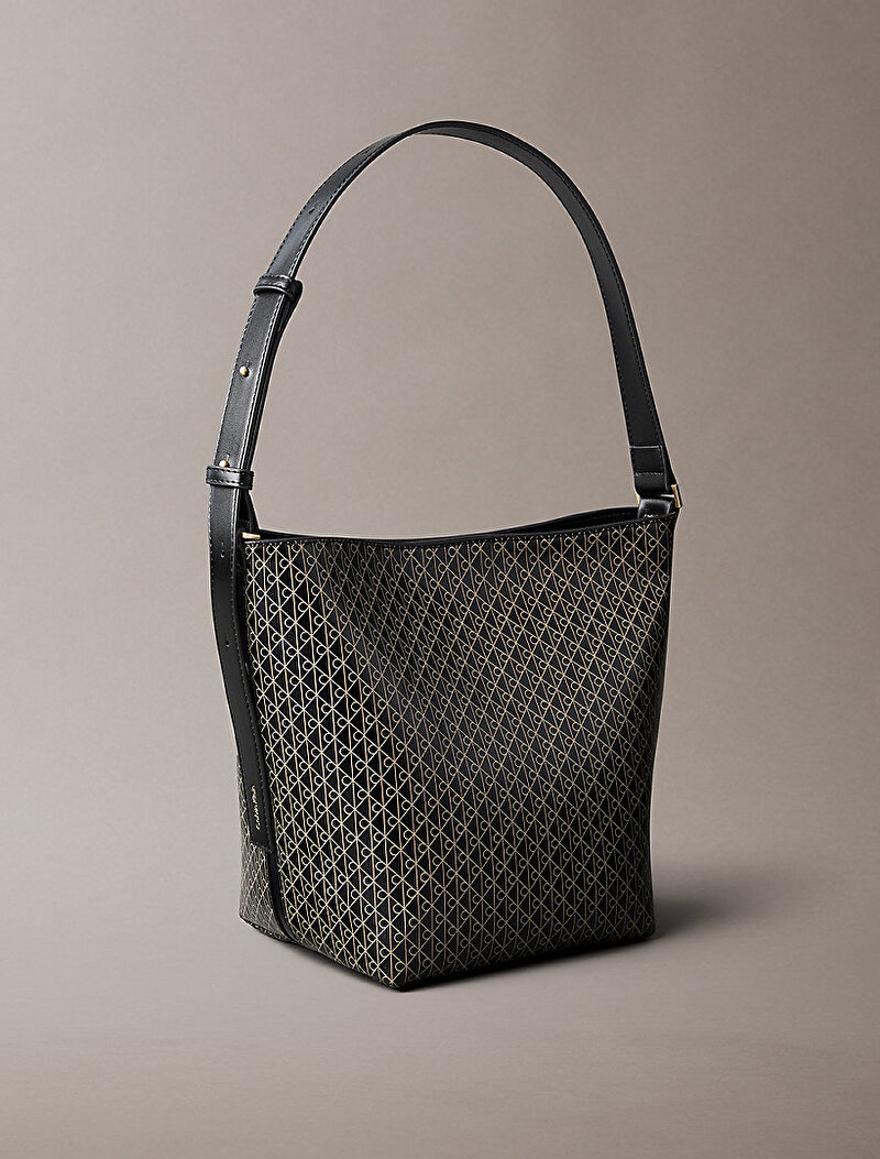 Calvin Klein Siyah Renkli Kadın Emblem Medium Bucket Çanta