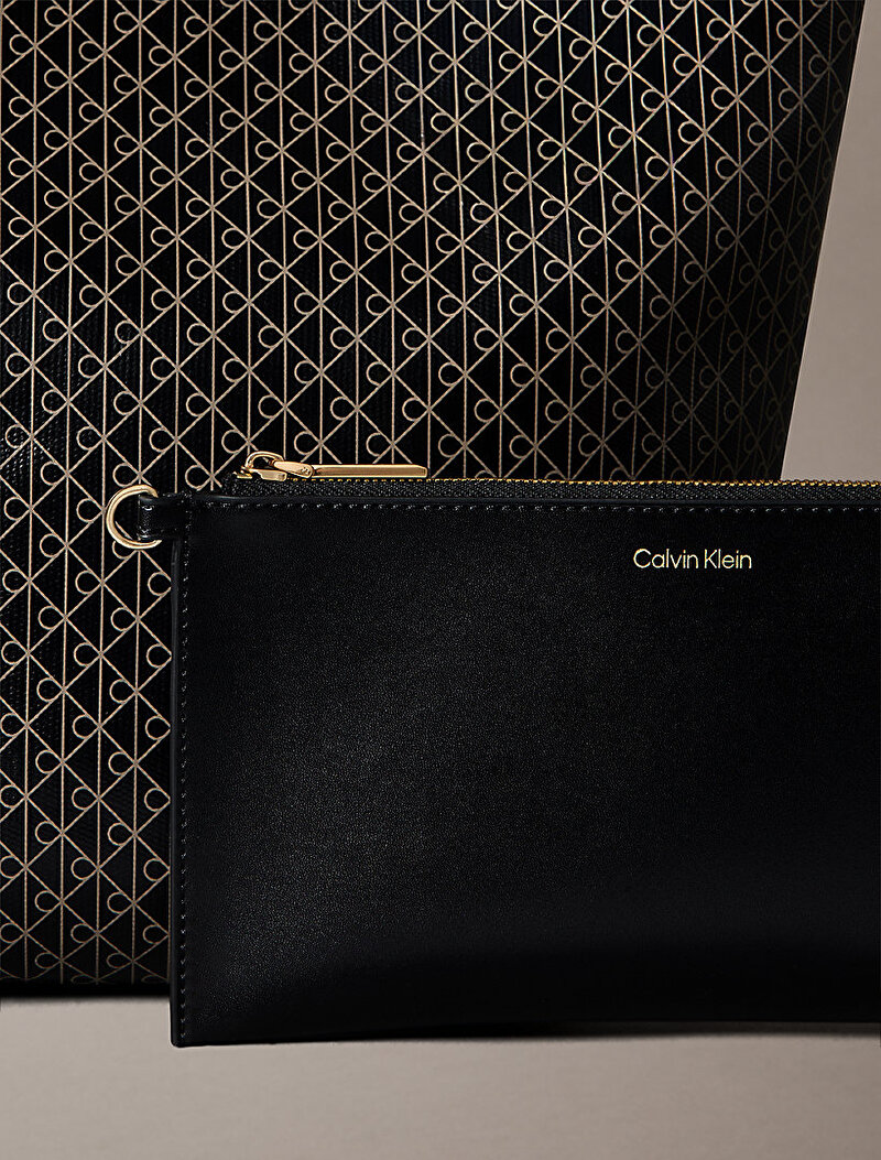 Calvin Klein Siyah Renkli Kadın Emblem Medium Bucket Çanta