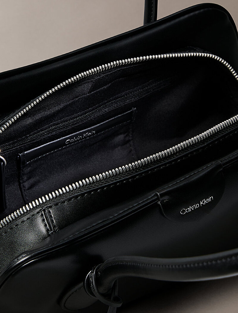 Calvin Klein Siyah Renkli Kadın Emblem Trio Omuz Çantası