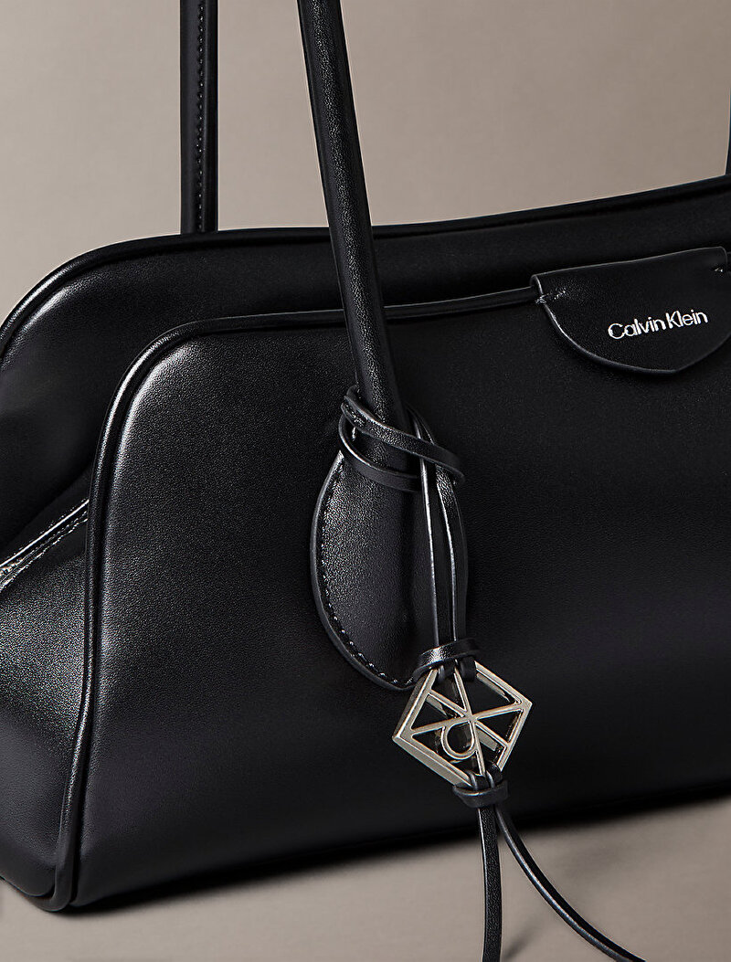 Calvin Klein Siyah Renkli Kadın Emblem Trio Omuz Çantası