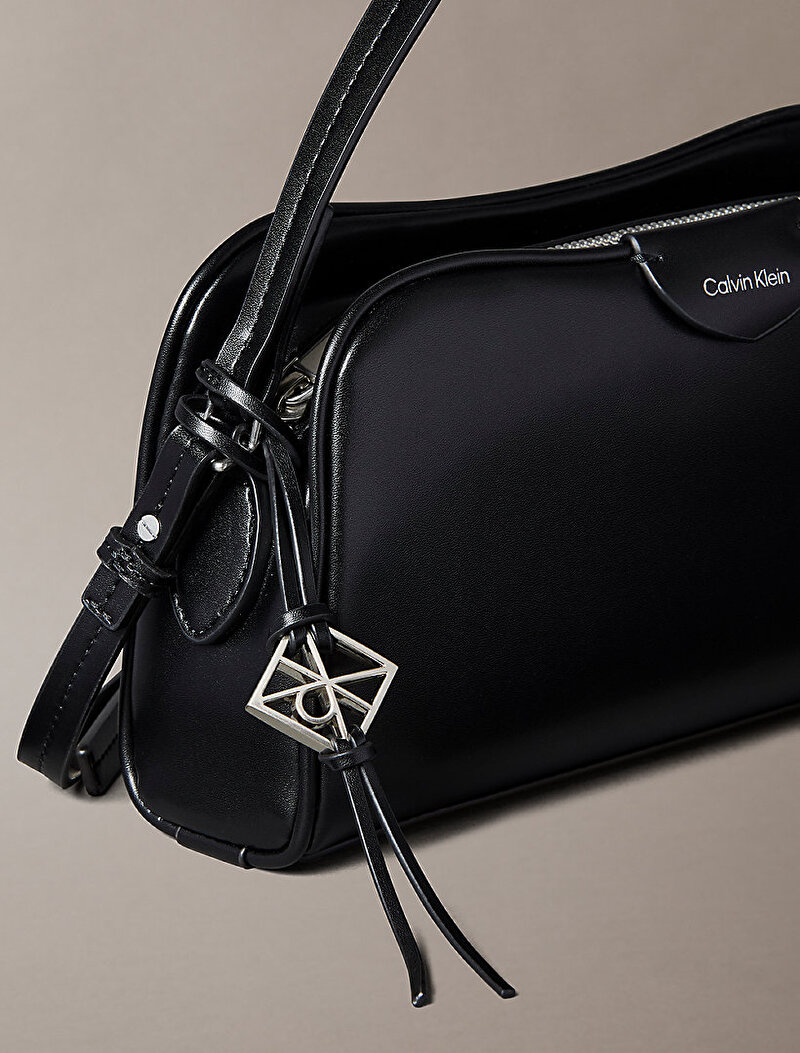 Calvin Klein Siyah Renkli Kadın Emblem Trio Çapraz Çanta