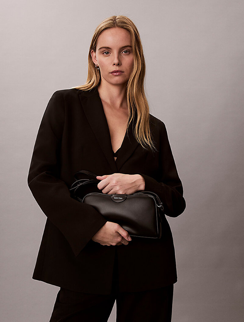 Calvin Klein Siyah Renkli Kadın Emblem Trio Çapraz Çanta
