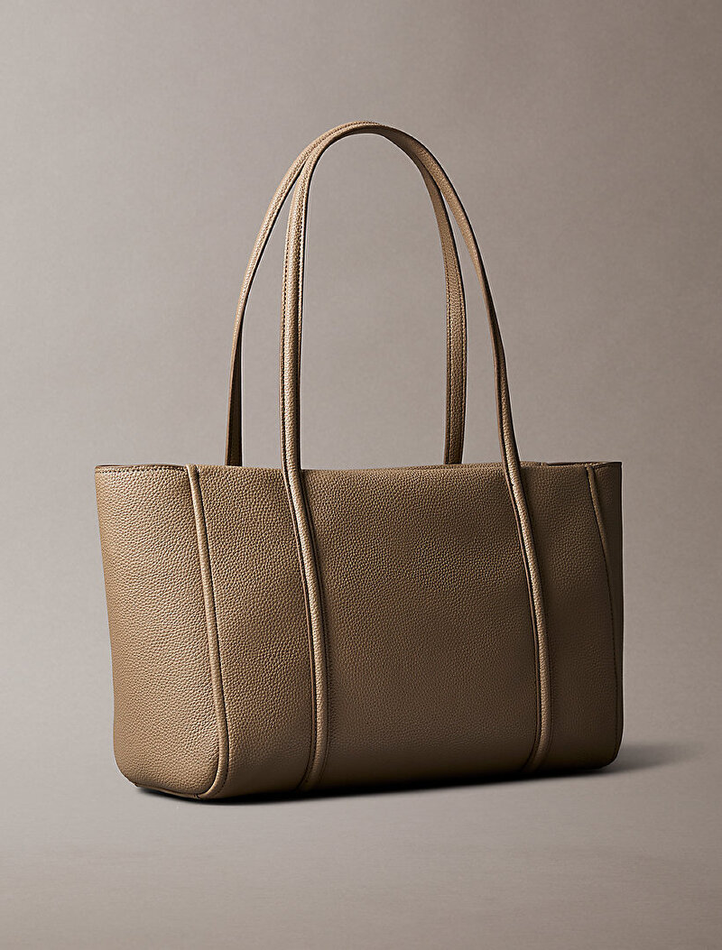 Calvin Klein Bej Renkli Kadın Emblem Pebble Tote Çanta