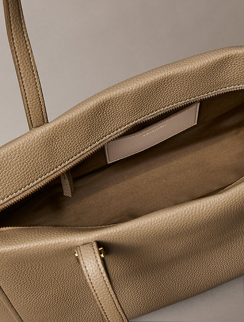 Calvin Klein Bej Renkli Kadın Emblem Pebble Tote Çanta