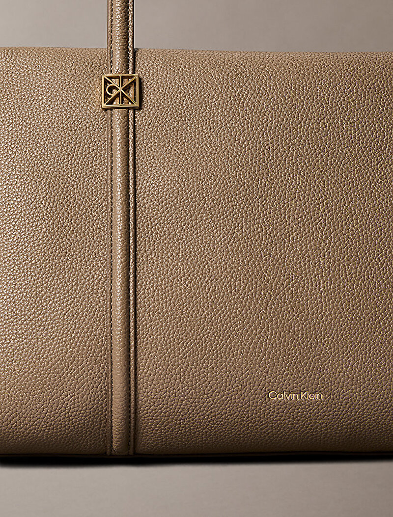 Calvin Klein Bej Renkli Kadın Emblem Pebble Tote Çanta