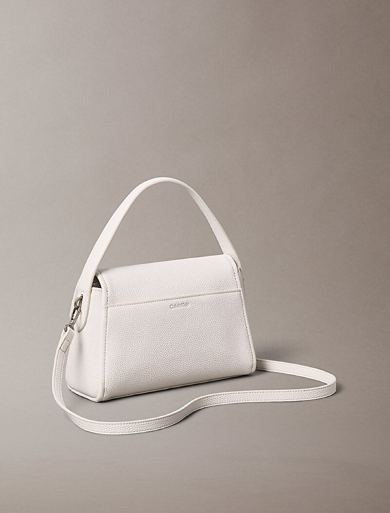 Calvin Klein Beyaz Renkli Kadın Emblem Pebble Omuz Çantası