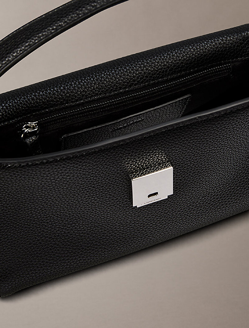 Calvin Klein Siyah Renkli Kadın Emblem Pebble Omuz Çantası