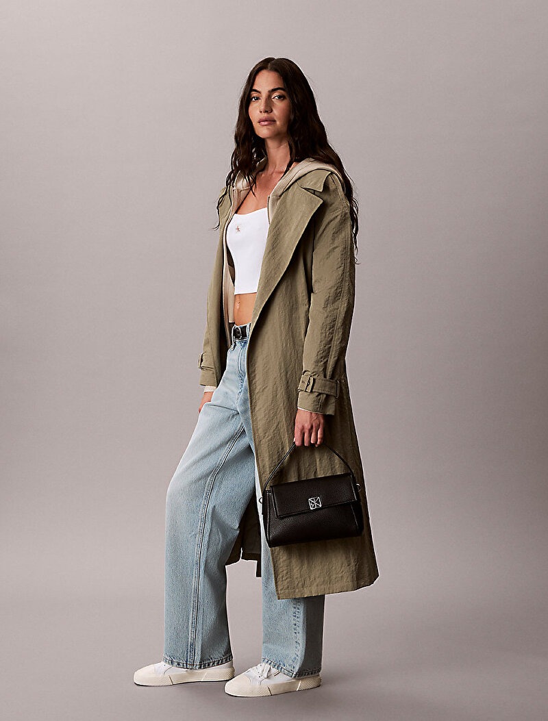 Calvin Klein Siyah Renkli Kadın Emblem Pebble Omuz Çantası