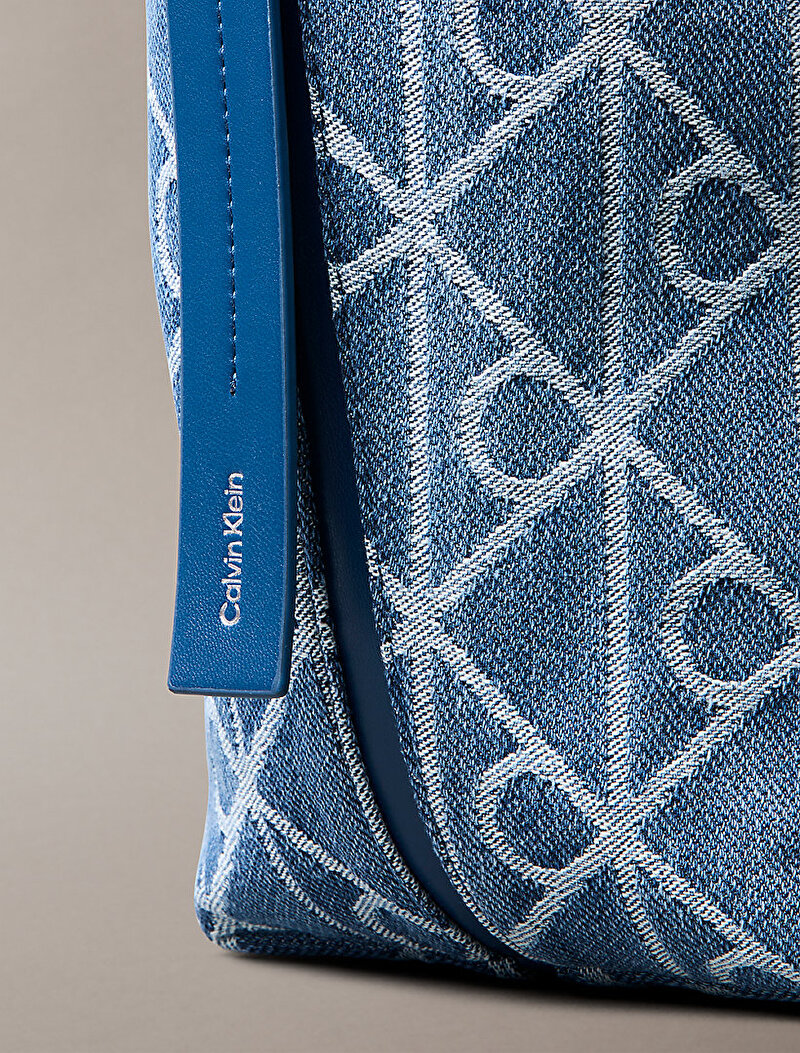 Calvin Klein Mavi Renkli Kadın Emblem Denim Bucket Çanta