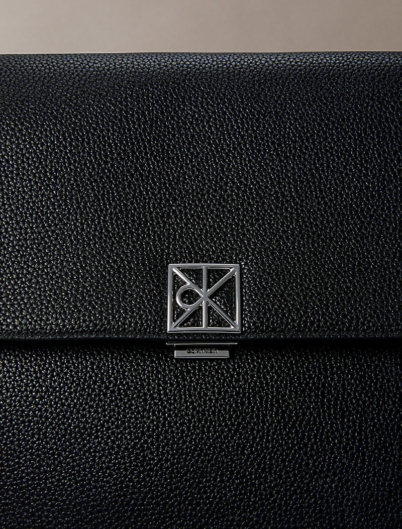 Calvin Klein Siyah Renkli Kadın Emblem Pebble Satchel Çanta