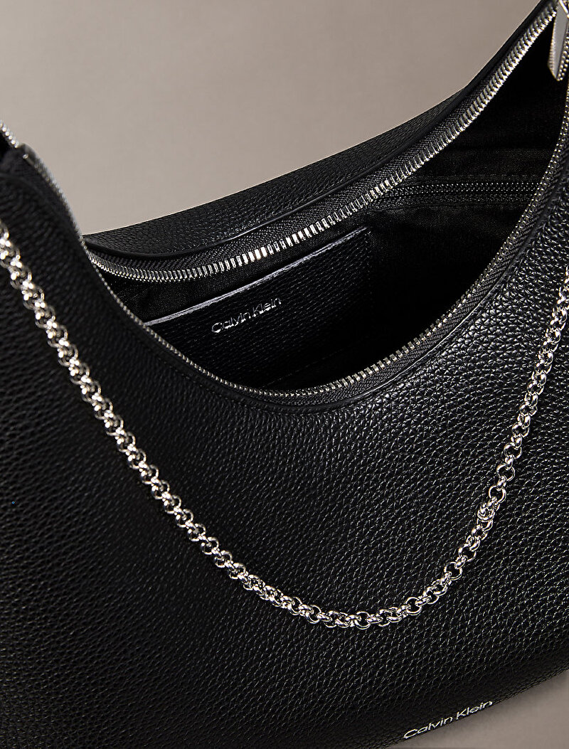 Calvin Klein Siyah Renkli Kadın Emblem Pebble Çapraz Çanta