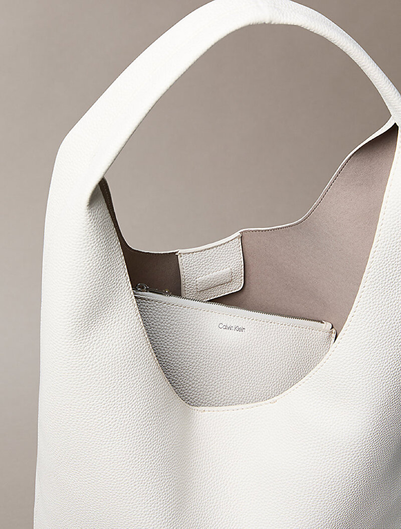 Calvin Klein Beyaz Renkli Kadın Slouchy Pebble Omuz Çantası