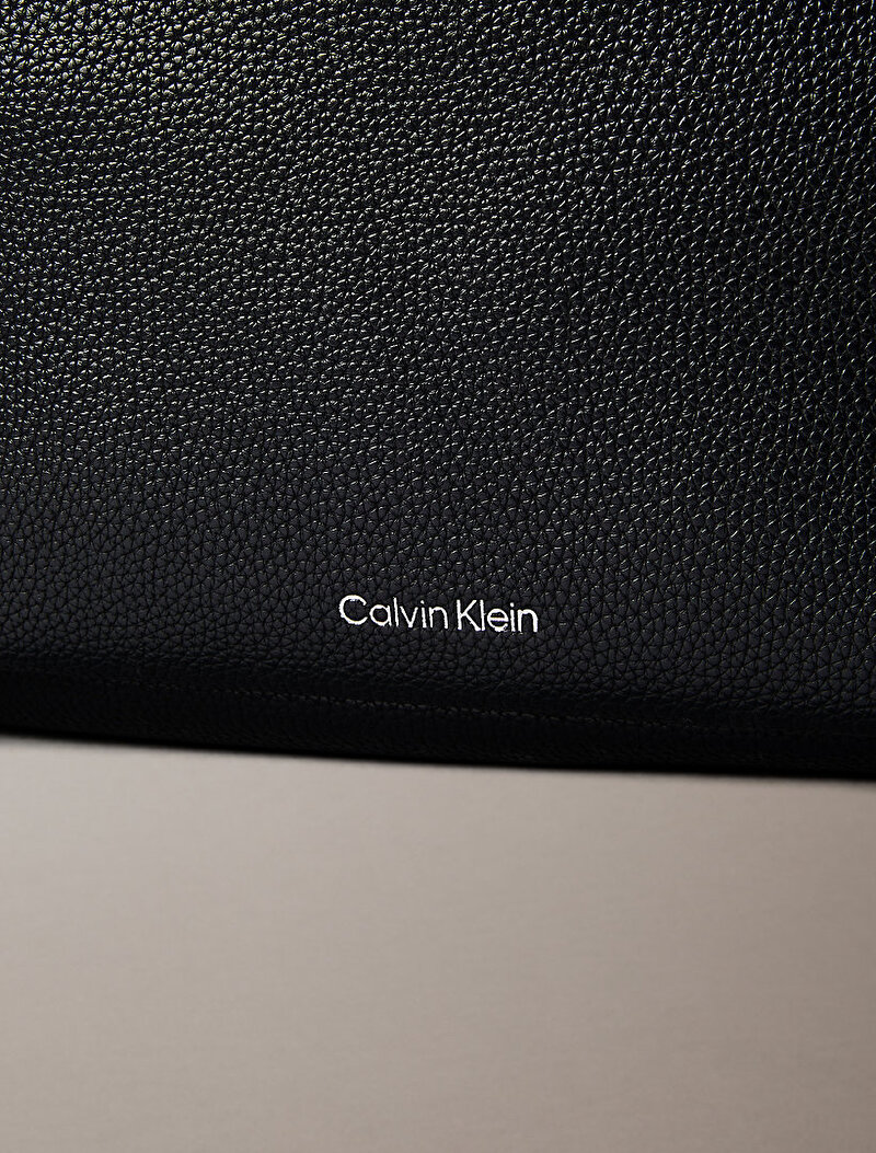 Calvin Klein Siyah Renkli Kadın Slouchy Pebble Omuz Çantası