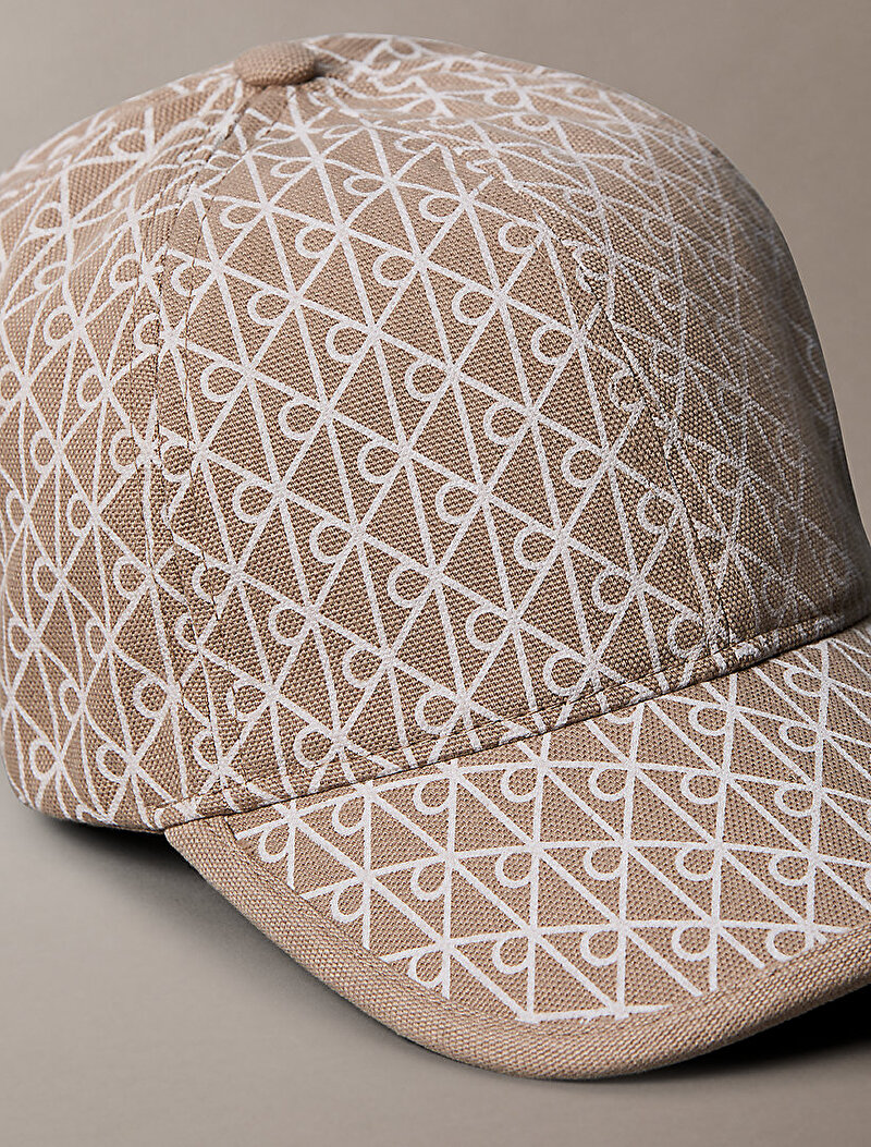 Calvin Klein Bej Renkli Kadın Emblem Print Şapka