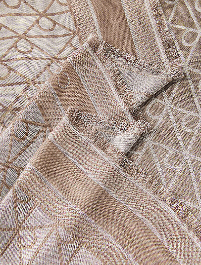 Calvin Klein Bej Renkli Kadın Emblem Jacquard Atkı