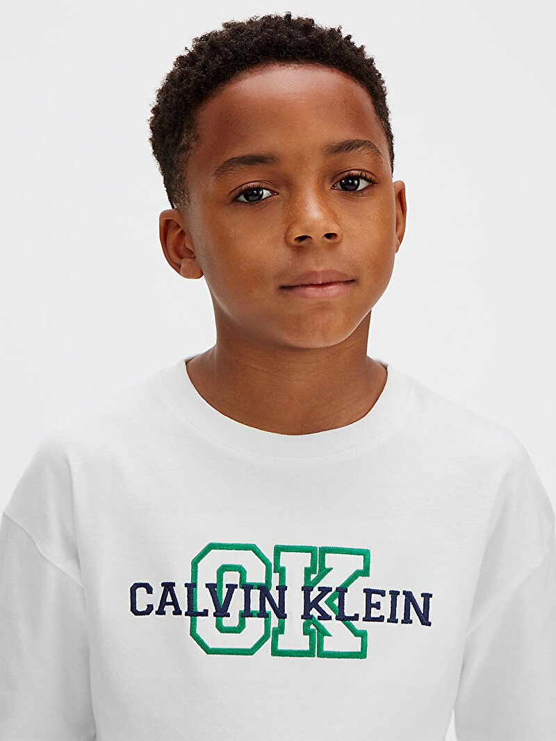 Calvin Klein Beyaz Renkli Erkek Çocuk Varsity Logo T-shirt